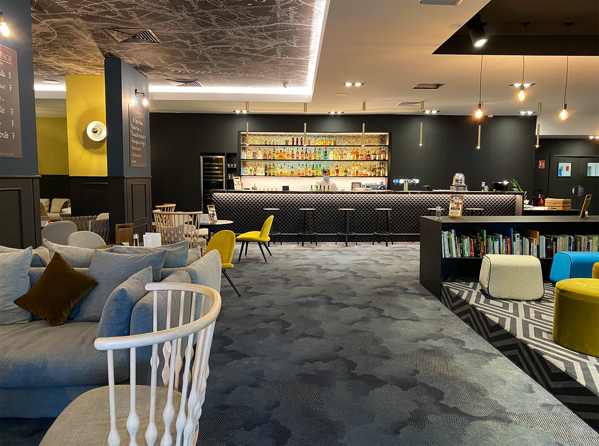 Bar d'un restaurant de luxe rénové par agence d'architecture de Lille