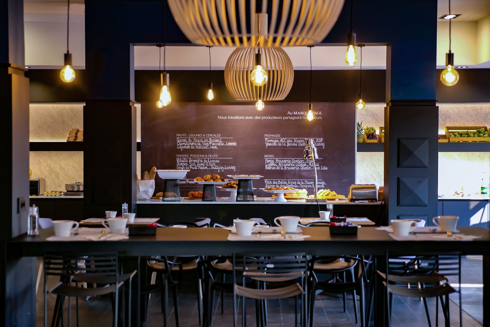 Intérieur d'un restaurant et bar à Valenciennes conçu par VR-Architecture, architecte à Lille