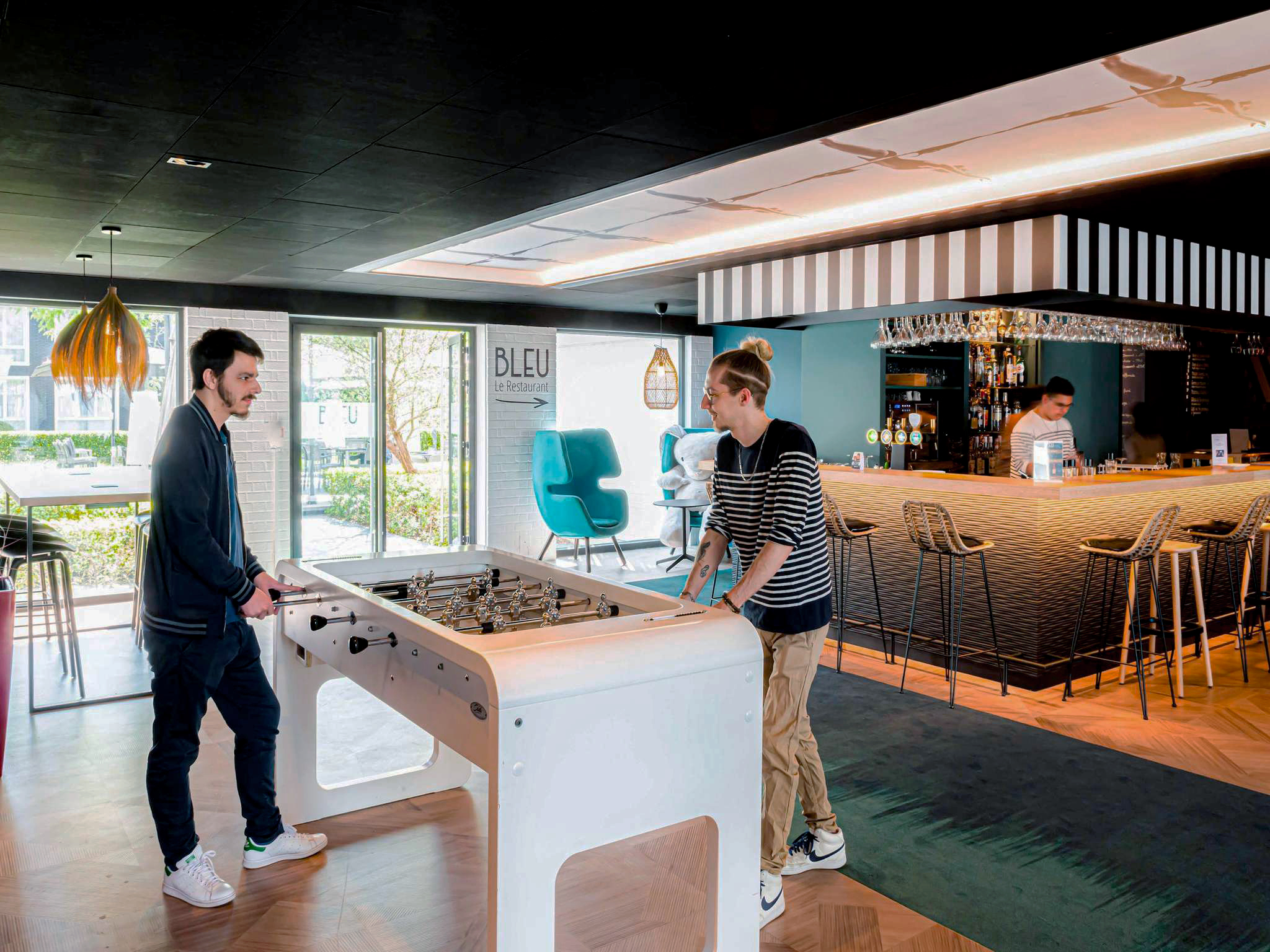 Architecture intérieure et décoration d'un bar d'hôtel 3 étoiles