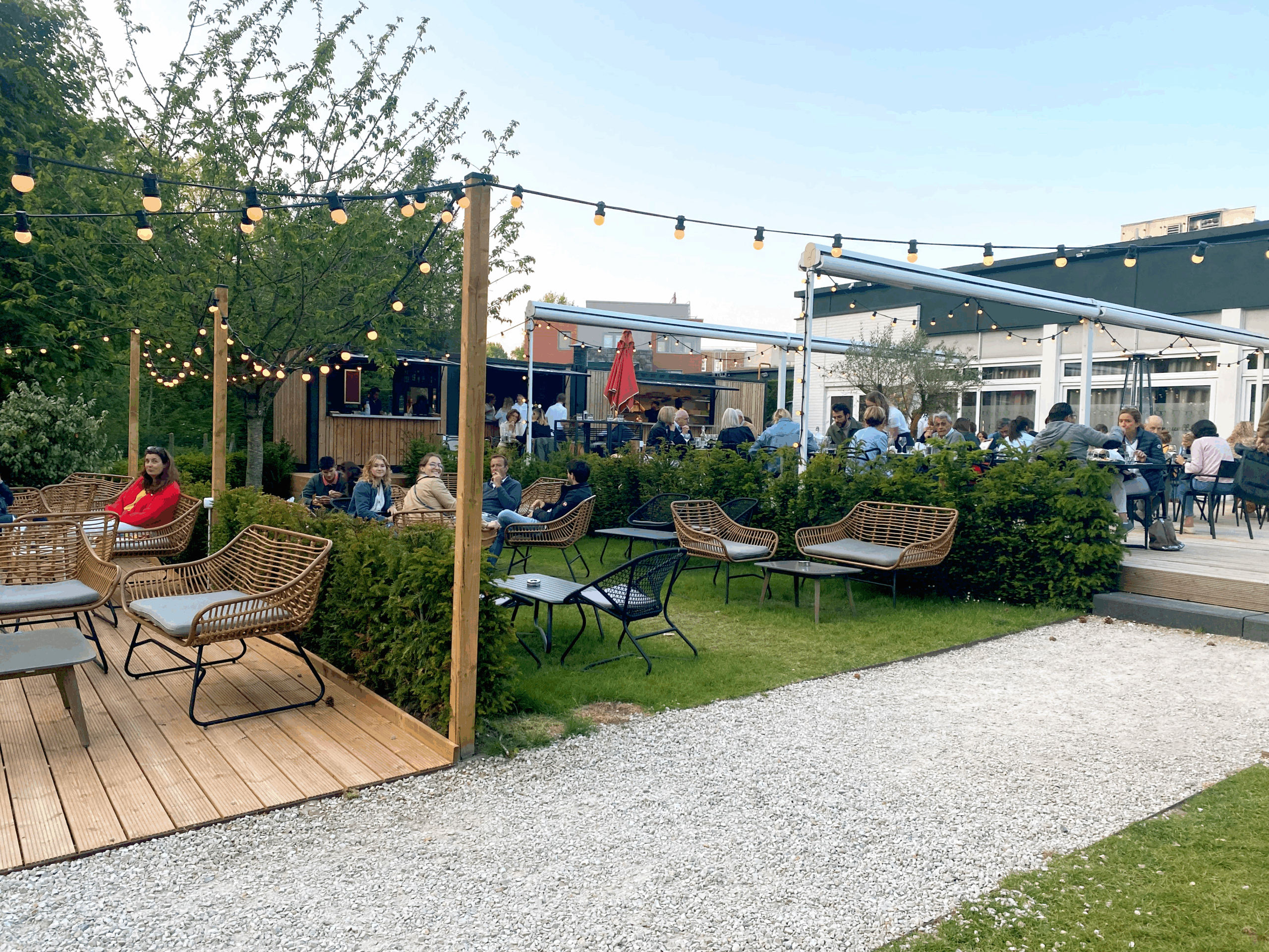 Intérieur d'un restaurant et bar à Valenciennes conçu par VR-Architecture