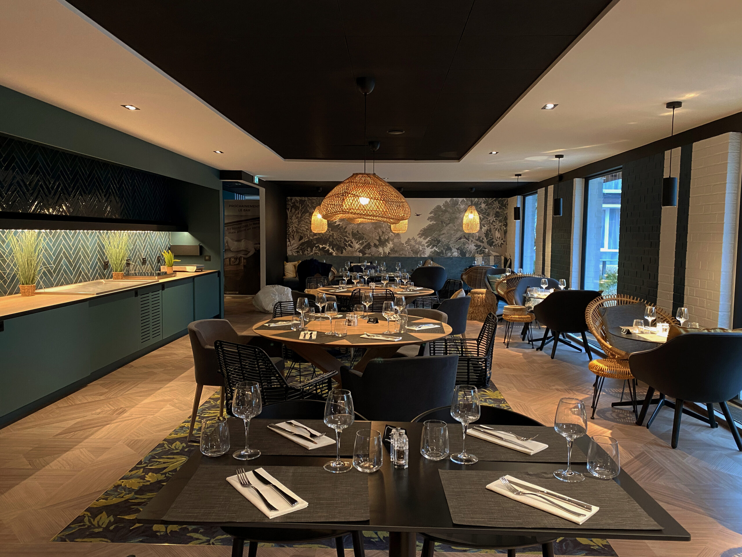 Restaurant d'un hôtel 4 étoiles avec une décoration thématique des vacances