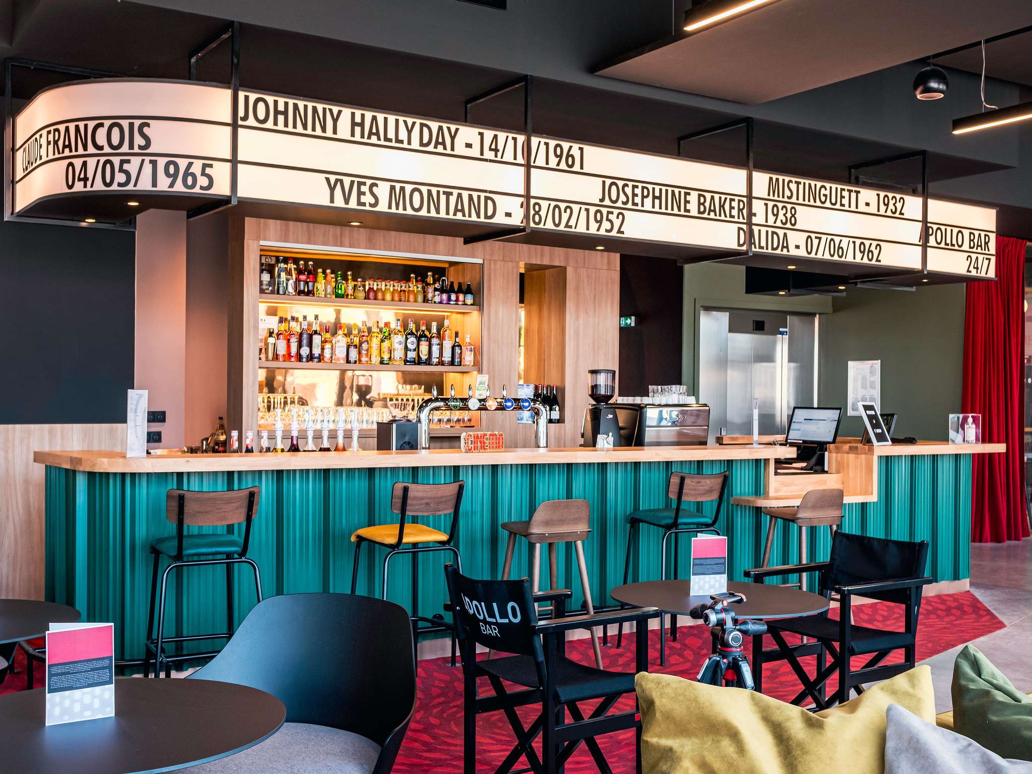 Lobby d'un hôtel à Lens neuf construit et designé par les décorateurs de VR-ARCHITECTURE