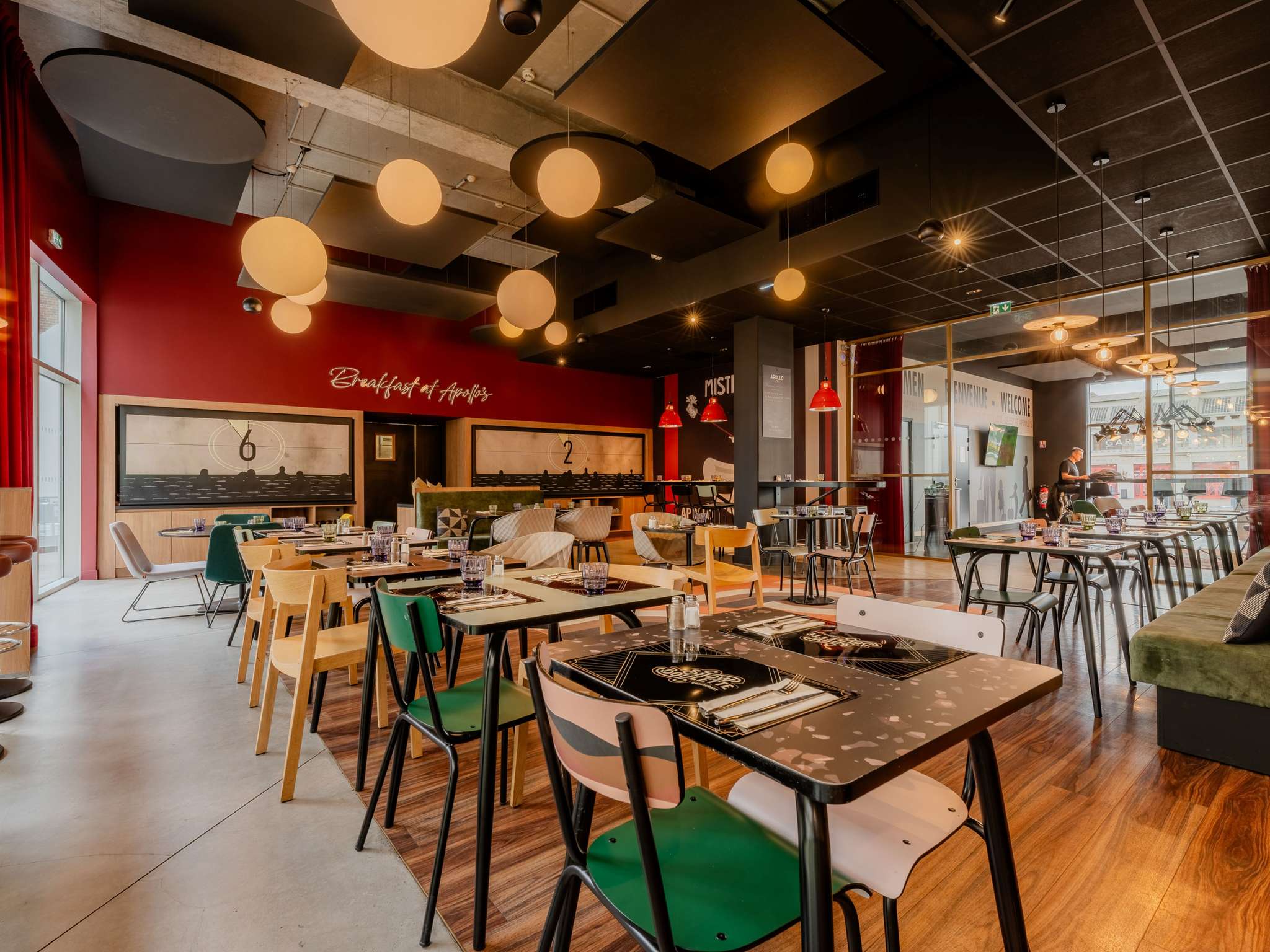 Salle petit-déjeuner de l'hôtel Apollo à Lens